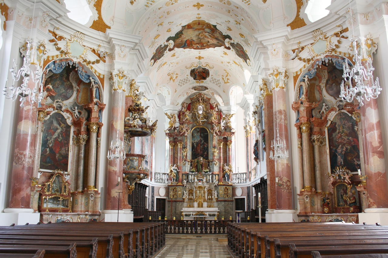 Innenansicht der Frauenkirche in Günzburg