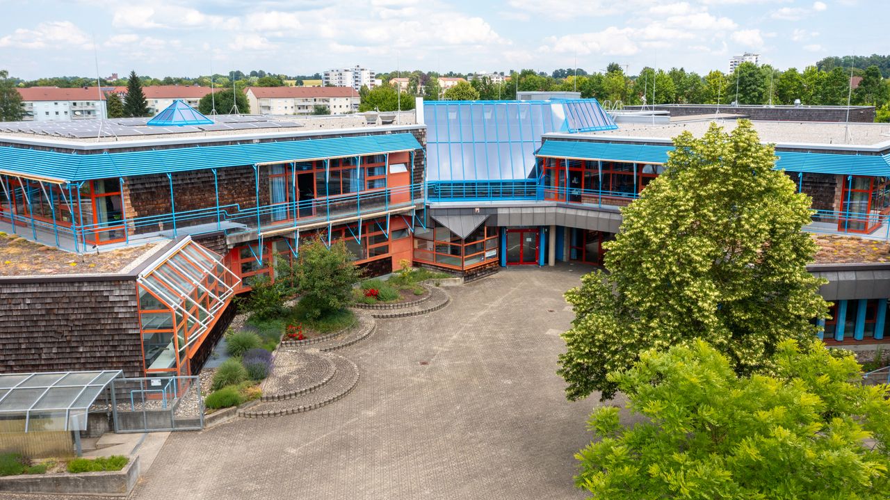 Haupteingang der Dominikus-Zimmermann-Realschule Günzburg