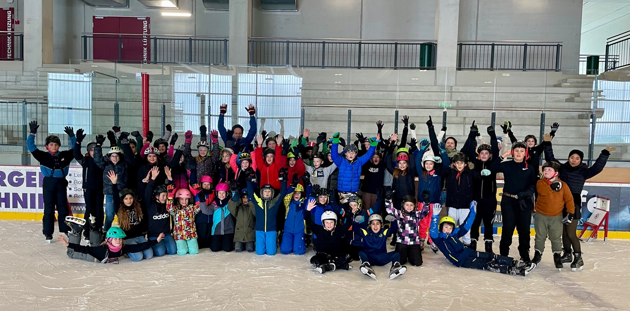 Sportklassen beim Eislaufen