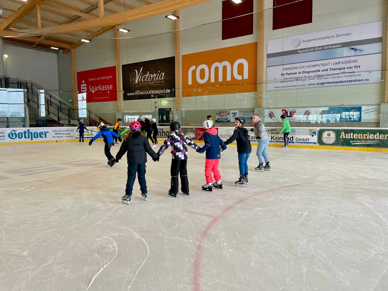 Sportklassen beim Eislaufen