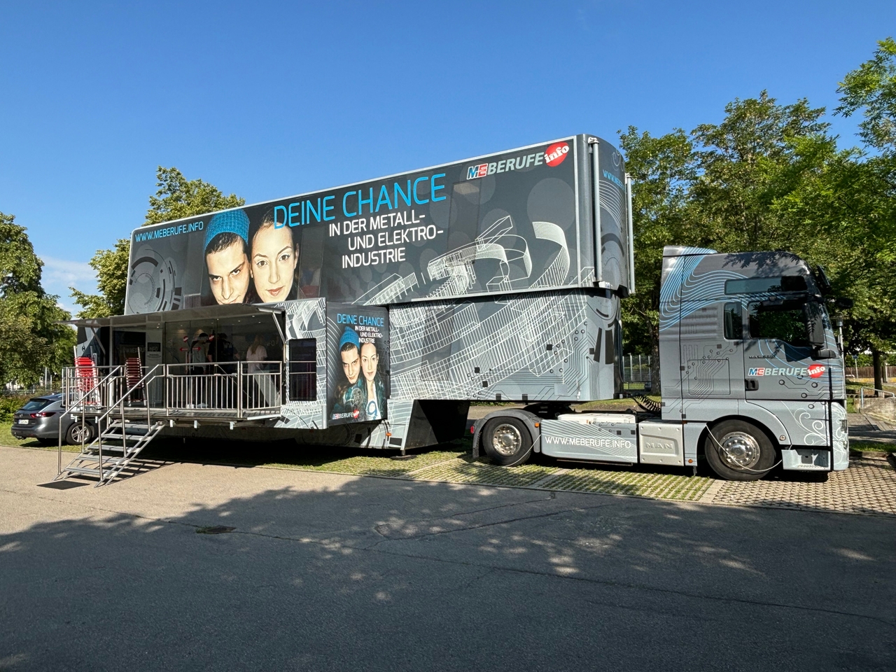 M+E InfoTruck macht Halt