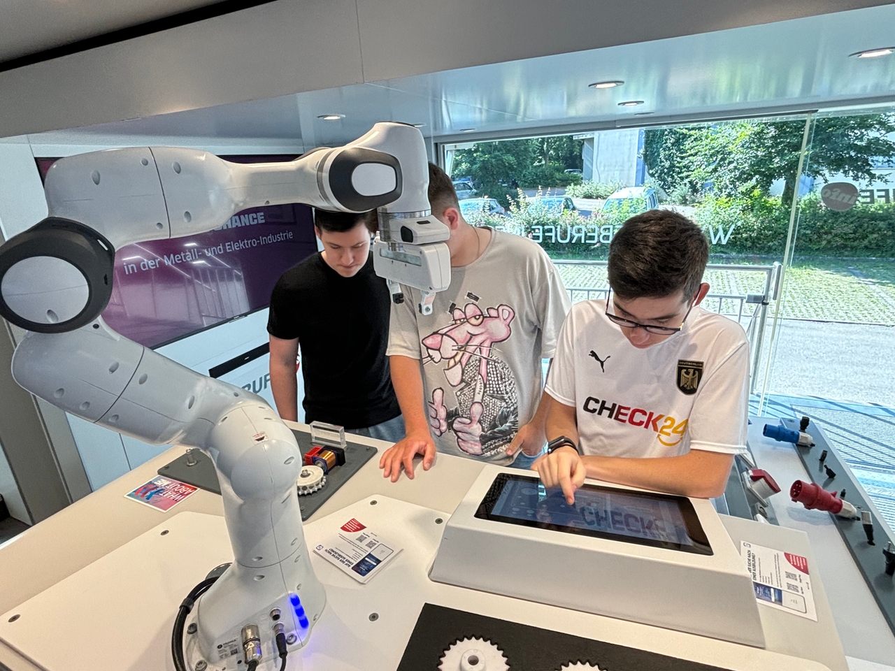 M+E InfoTruck macht Halt