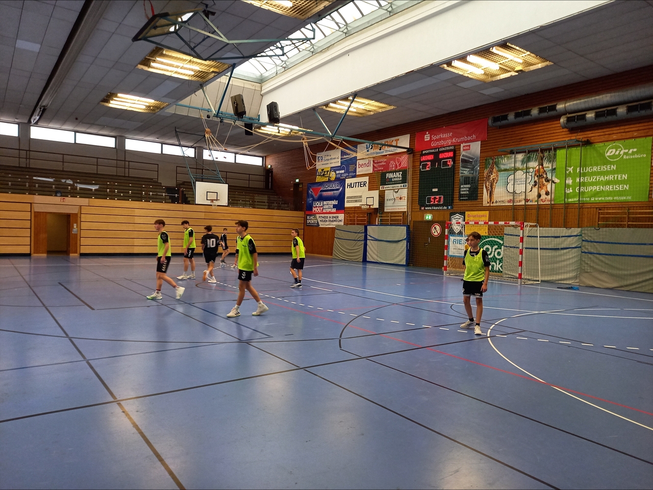 Erfolgreicher Einzug ins Bezirksfinale für die Handballmannschaft der Dominikus-Zimmermann-Realschule